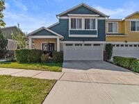 Building Photo - Beautiful 4 Bd 2.5 Bath Townhouse in Sandy