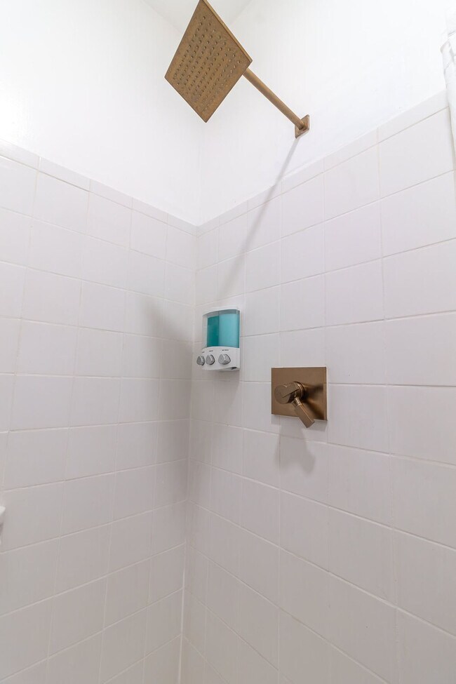 Building Photo - 9 Walthour Cove