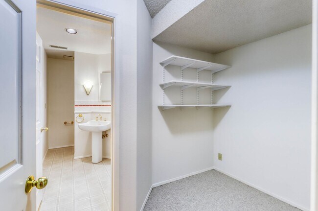 Building Photo - 3 Bedroom Home on Peaceful Property