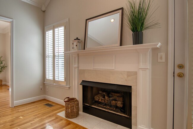 Building Photo - 1000 Eagle Pass Way