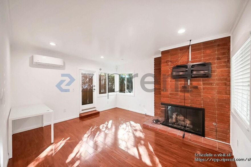 Building Photo - 2122 N Beverly Glen Blvd