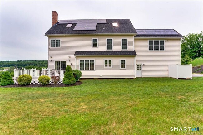 Building Photo - 833 Millbrook Rd