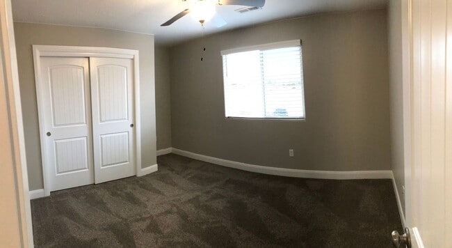 Building Photo - Beautiful 1,735 sq. ft. townhome featuring 3 bedrooms and 2.5 bathrooms!