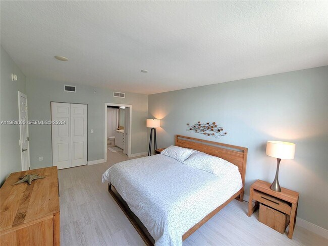 Building Photo - 700 E Boynton Beach Blvd