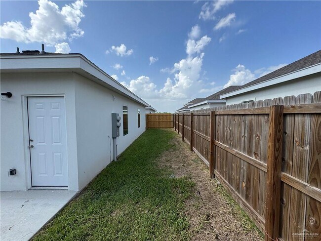 Building Photo - 3216 S Mia Ln