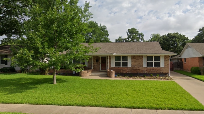 Primary Photo - 10535 Lakemere Dr