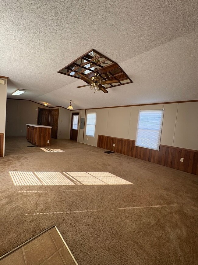 Building Photo - Spacious 3 Bed 2 Bath Mobile Home