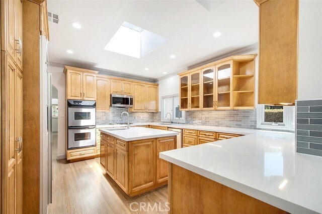 Building Photo - 8848 Ashcroft Ave