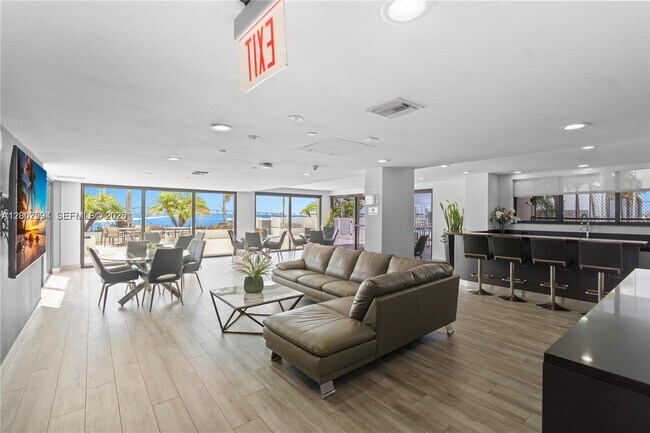 Building Photo - 200 SE 15th Rd