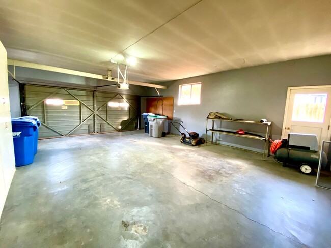 Building Photo - 3 Bedroom, 2 Bathroom Single Level Home ne...