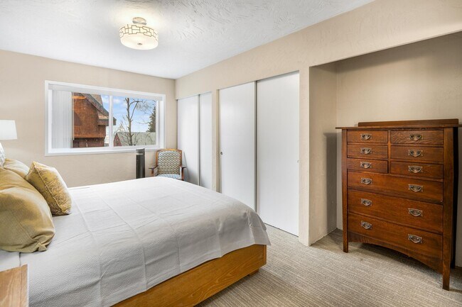 Building Photo - Downtown Anchorage Two Bedroom Two Bath (101)