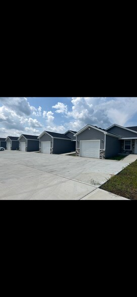 Building Photo - 465 Stewart Ct