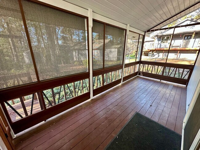 Building Photo - charming 3-bedroom, 2-bathroom