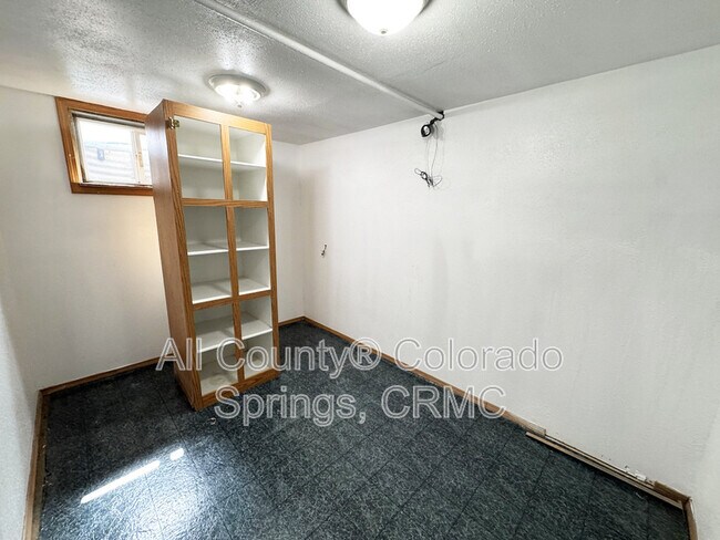 Building Photo - 2510 Ivanhoe Dr