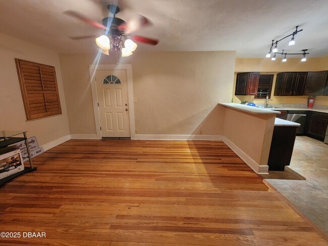 Building Photo - 429 Brentwood Dr