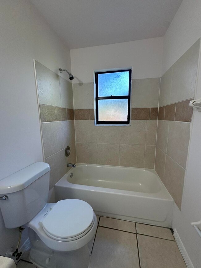 Building Photo - 948 Louisiana Ave