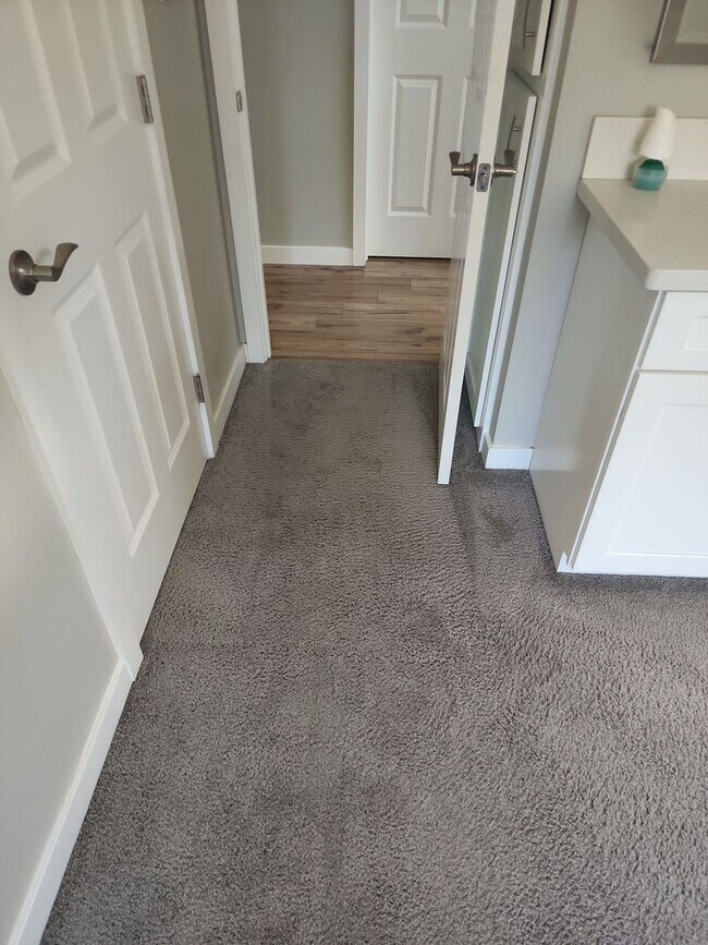Building Photo - 4 bedroom single level home zoned for Reed...