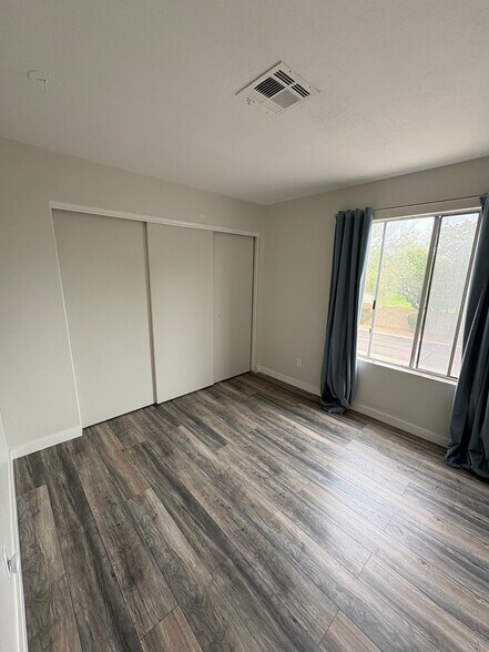 Second bedroom - 3315 E Kelton Ln