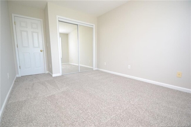 Building Photo - 1914 Sterling Hill Dr