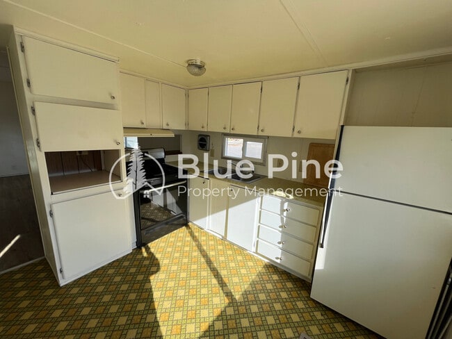 Building Photo - 925 Wilson Ave