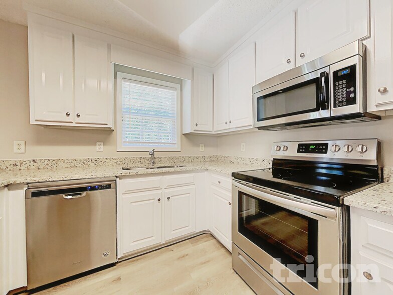 Building Photo - 305 Nims Dr