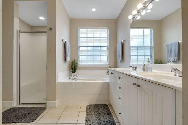 Building Photo - Southwood Home With Large Yard