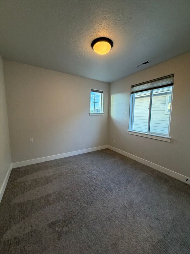 Building Photo - South Meridian Beautiful 4-Bedroom Home with a 3-Car Garage