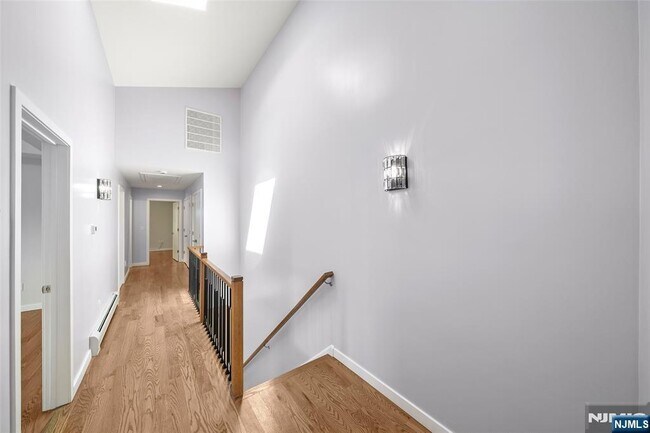 Building Photo - 506 Westview Ave