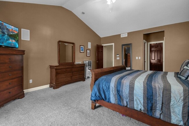 Building Photo - 5464 Sandy Dr