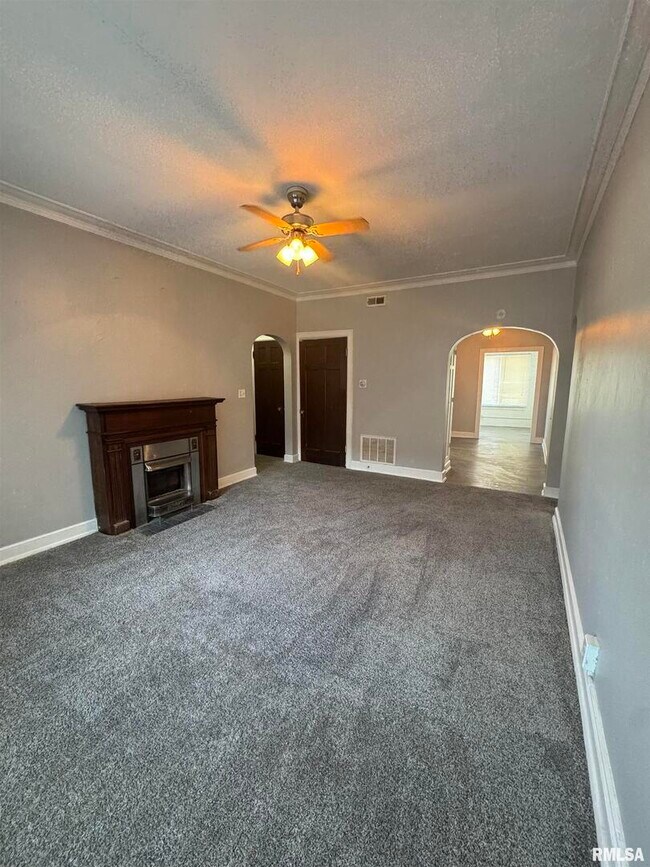 Building Photo - 2028 7th Ave