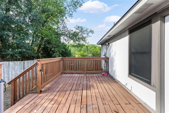 Building Photo - 1803 Heatherglen Ln