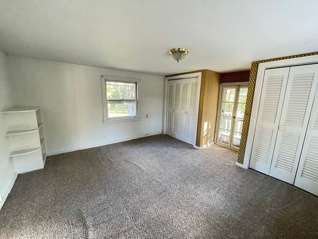 Building Photo - Two-Bedroom House