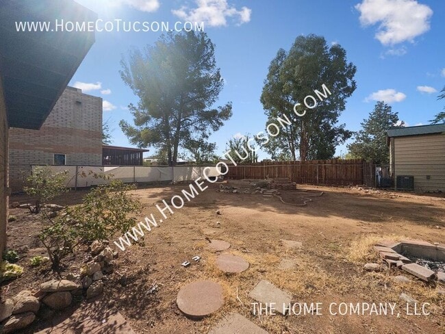 Building Photo - 5123 Paseo Las Palmas