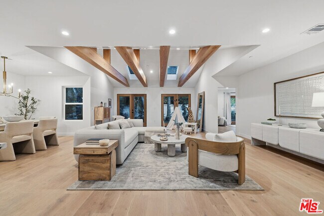 Building Photo - 4525 Greenbush Ave