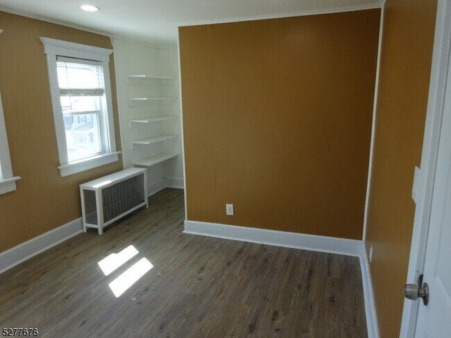 Building Photo - 54 Evergreen Ave