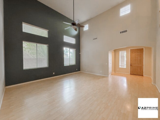 Building Photo - Gorgeous 5/3 Surprise House with a Pool!