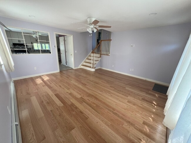 Building Photo - 16 Iroquois Ave