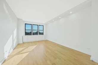 Building Photo - 460 E 79th St