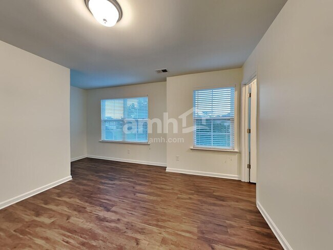 Building Photo - 108 Martello Rd