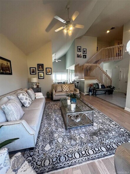 Building Photo - 6 Kara Ct