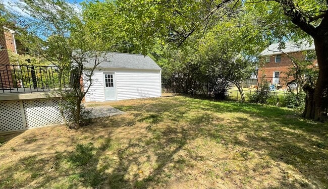 Building Photo - Classic 3 Bedroom 1.5 Bathroom Colonial In...