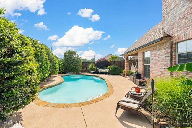 Building Photo - PRIVATE OASIS IN GATED COMMUNITY