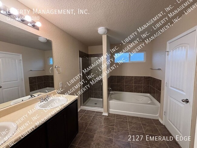 Building Photo - 2127 Emerald Edge