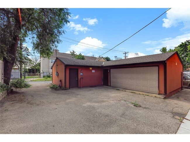 Building Photo - 1520 Elliot Ave S