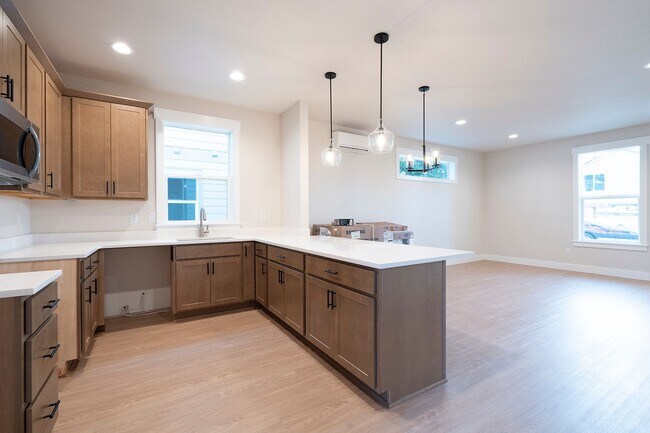 Building Photo - 2 Weeks Free W/ Approved Application By 08...