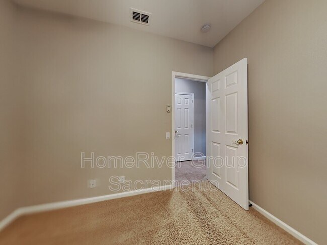 Building Photo - 5322 Bellegrove Way