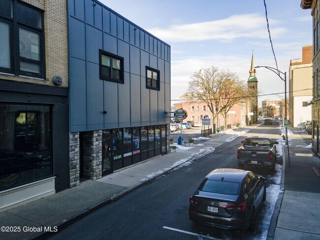 Building Photo - 140 Clinton St