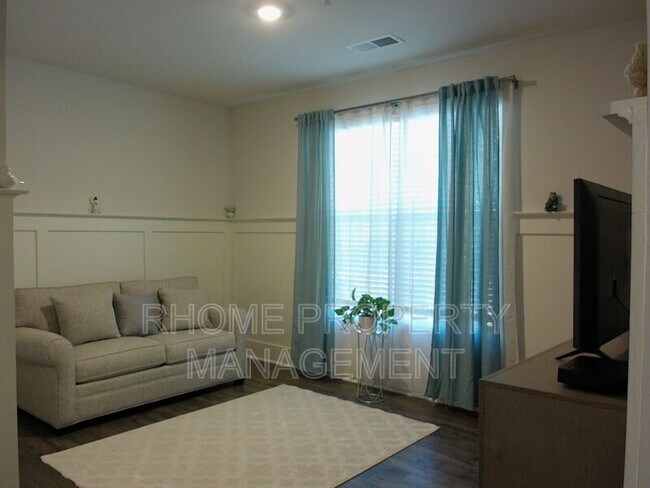 Building Photo - 9926 Stretford Rd