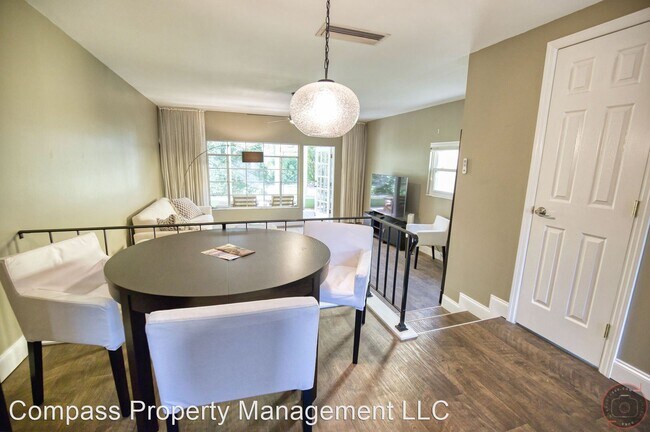 Building Photo - 2 br, 1.5 bath House - 713 W. Venice Ave.