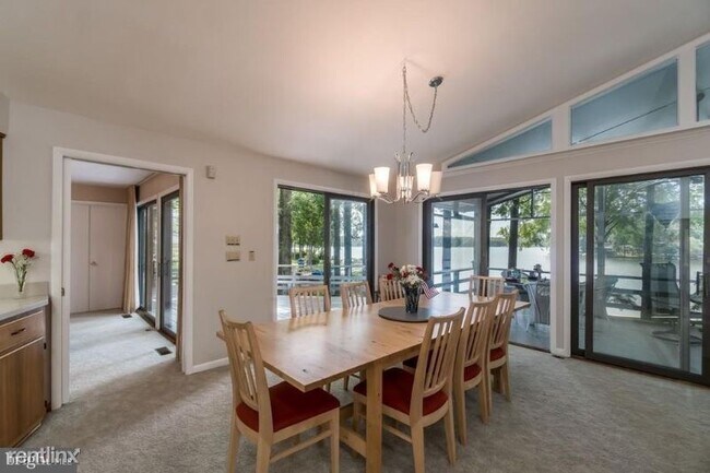 Building Photo - 5 br, 4.5 bath House - 110 Castle Hill Ct